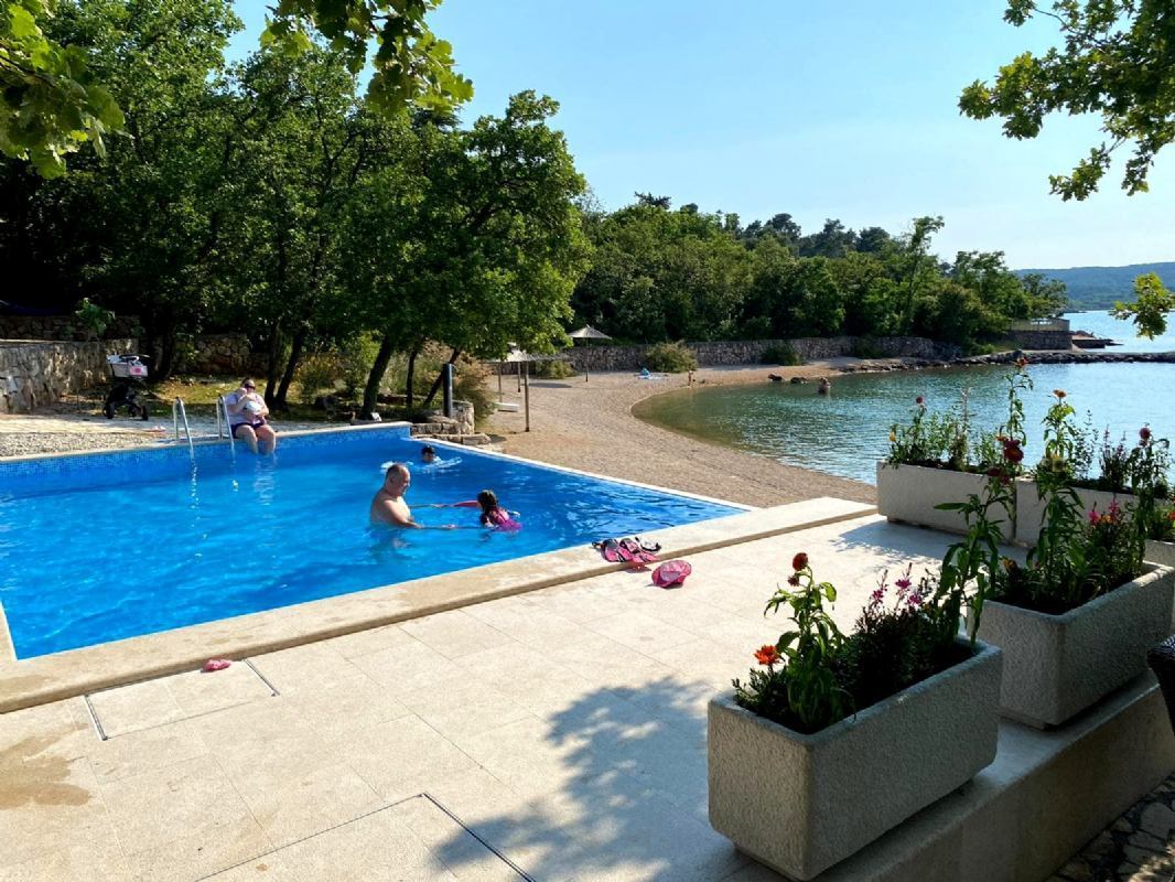 NOVITÀ- PISCINA CON BAR INTEGRATO